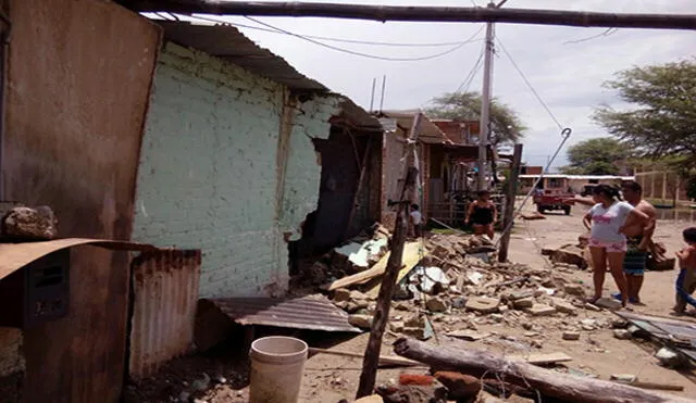 La pared de una vivienda se cayó tras lluvias torrenciales en Piura
