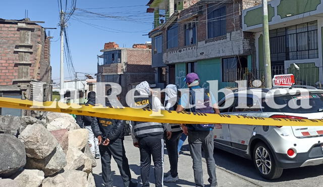 Auto de sospechosos se estacionó en Paucarpata. Foto: La República