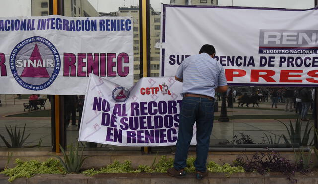 Inicia huelga indefinida en local Reniec Lima [FOTOS]