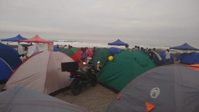 Visitantes acamparon en playas pese a que estaba prohibido.