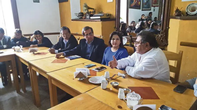 Del Castillo no da su brazo a torcer y propone elecciones internas