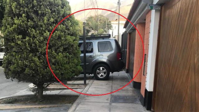 #YoDenuncio: camioneta obstruye pase peatonal en La Molina