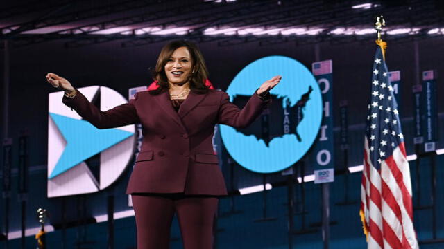 Senator from California and Democratic vice presidential nominee Kamala Harris stands on stage at the end of the third day of the Democratic National Convention, being held virtually amid the novel coronavirus pandemic, at the Chase Center in Wilmington, Delaware on August 19, 2020. (Photo by Olivier DOULIERY / AFP)
