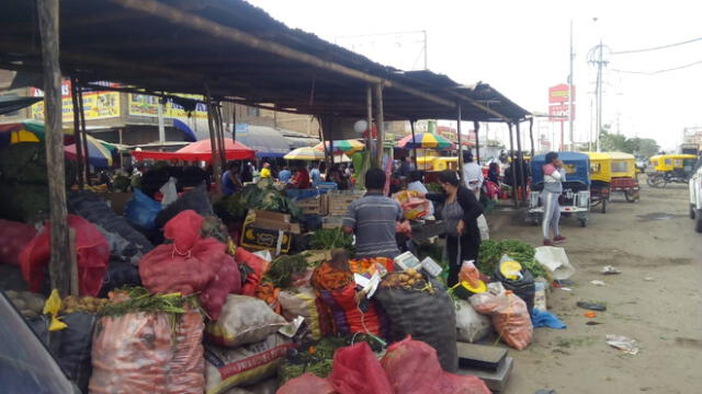 Av. Buenos Aires es ocupada por comerciantes informales.