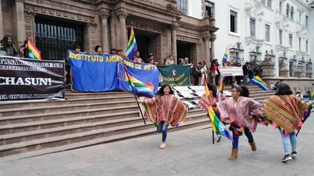 Ciudadanos realizaron un plantón en la sede del Poder Judicial de Cusco