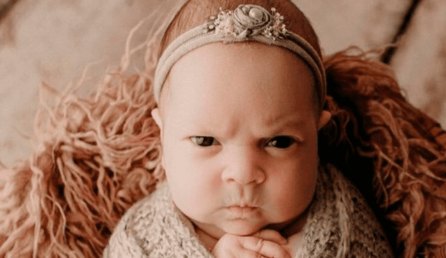 Bebé recién nacida realiza graciosos gestos de ‘molestia’ durante sesión fotográfica [FOTOS]