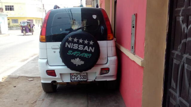 #YoDenuncio: auto se estaciona en vereda de SMP