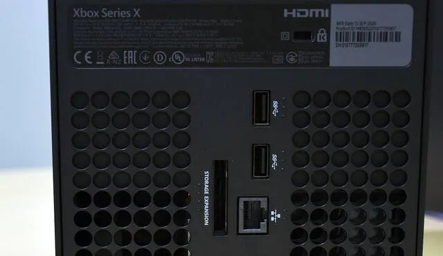 Los patrones que acompañan a los puertos de entrada en la parte posterior de la Xbox Series X ayudará a personas ciegas con el cableado. Foto: Twitter