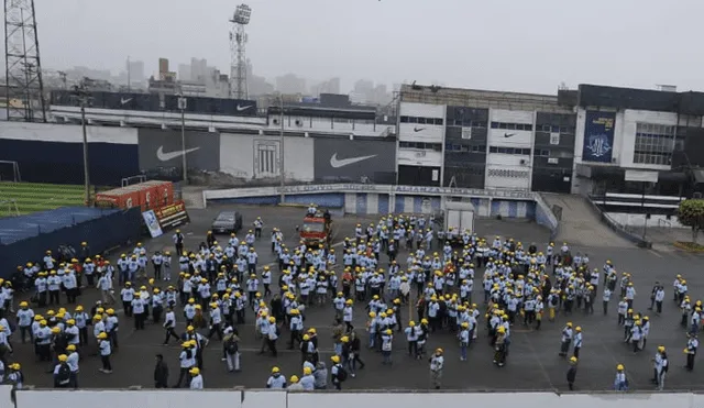 Evangélicos toman explanada de estadio de Alianza Lima [VIDEO]