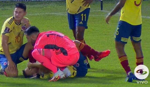 Santiago Arias abandonó el partido de Colombia vs. Venezuela por lesión. Foto: Caracol TV
