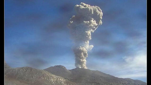 Cenizas del volcán Sabancaya provocan retrasos en vuelos a Arequipa