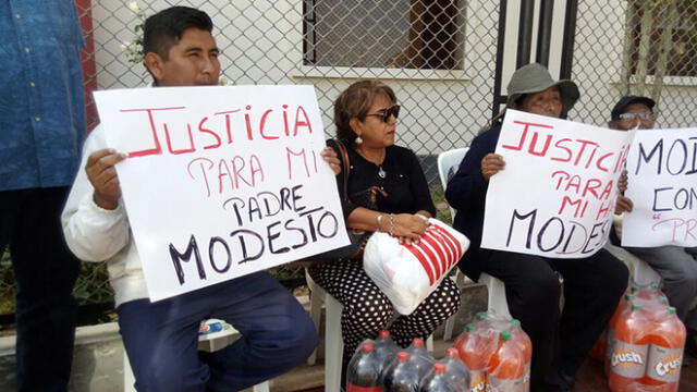 Familiares de víctimas de asesinato hacen "limpia" a jueces para hallar justicia [VIDEO]