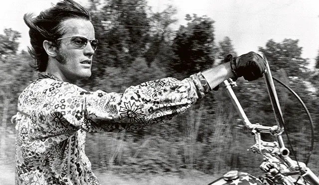 Como Wyatt. Peter Fonda sobre la Harley-Davidson Capitán América en Easy Rider.
