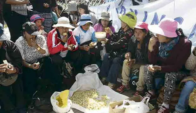 Maestros del  Cusco celebran su día con ollas comunes y torta 