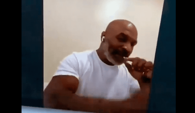 Mike Tyson cerró el contrato para su regreso al boxeo fumando marihuana.