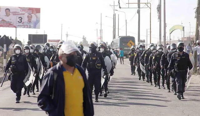 puente de añashuayco. Policía consiguió destrabar vía de ingreso a Arequipa. Previamente hubo enfrentamientos con manifestantes