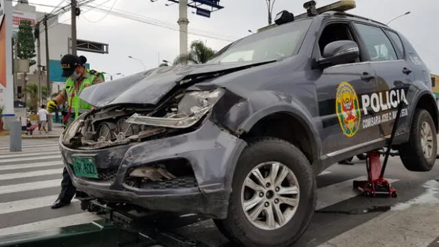 Patrullero de la comisaría de Mariátegui fue el auto que resultó más afectado. (Foto: GLR - URPI)