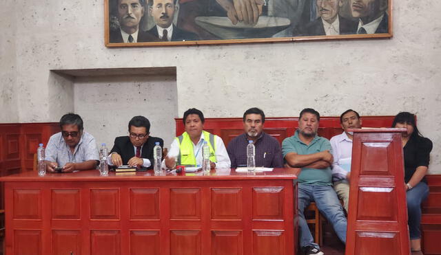 reunión. Dirigentes  se reunieron con PNP y Prefecto.