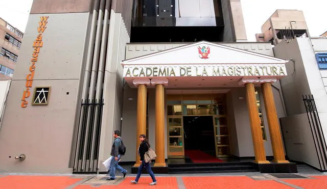Jueces y fiscales se especializan con maestrías en España.