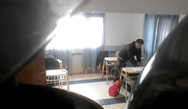 Facebook: Captan a profesor robando las pertenencias de sus alumnos [VIDEO]
