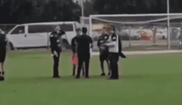 Ricardo Gareca y Nolberto Solano reciben a Guillermo y Gustavo Barros Schelotto en entrenamientos de la bicolor.