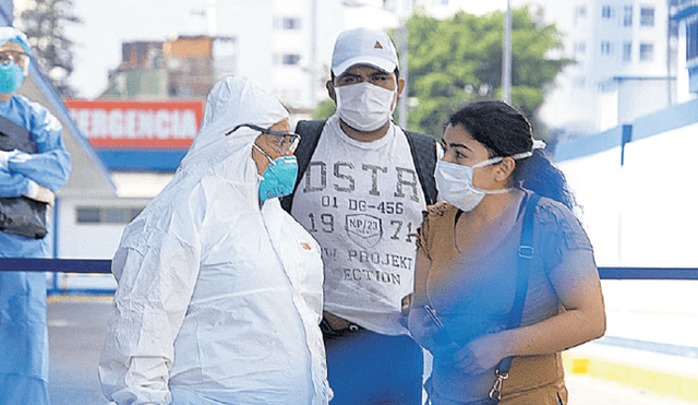 Protección. Médicos señalan que no cuentan con mascarillas, lentes ni guantes suficientes para cumplir sus labores. Foto: M. Ramón