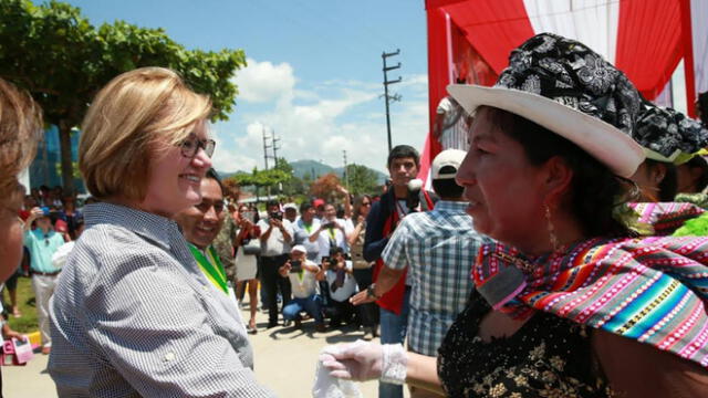 Primera dama participó de acción cívica en Mazamari junto a ministros Nieto y Choquehuanca