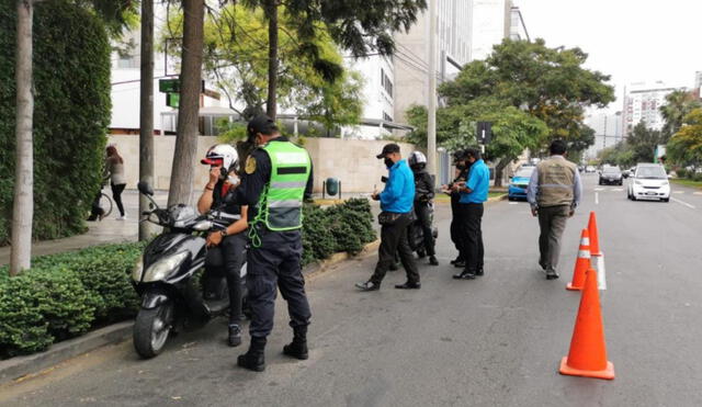 12 conductores recibieron papeletas por no contar con los documentos en regla. Foto: Municipalidad de Miraflores