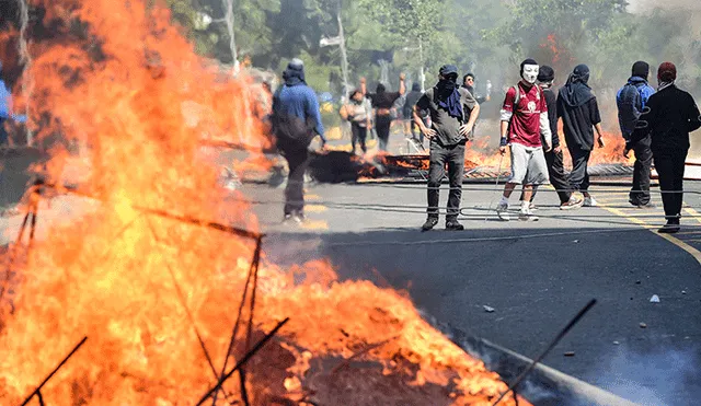 Protestas en Chile por alza de tarifa del Metro de Santiago. Foto: AFP
