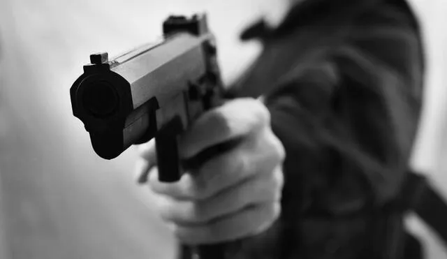 Delincuentes disparan contra comerciante para robarle. Foto: Shutterstock.