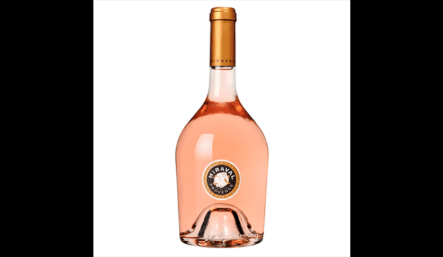 Brad y Angelina ya han lanzado al mercado un vino de nombre ‘Chateau Miraval Rosé 2012’ (Foto: Vogue México)