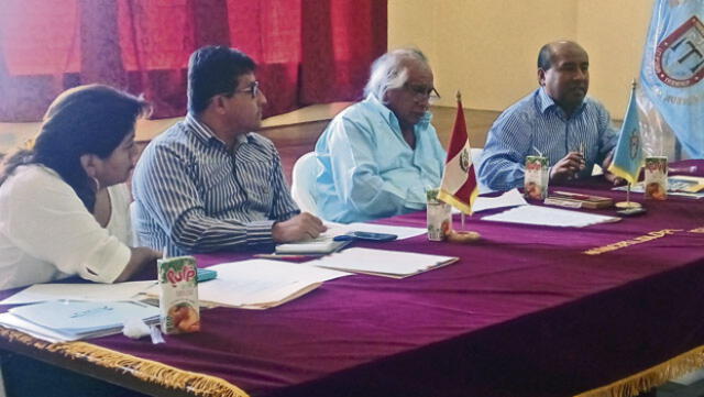Alcaldes de Talara, Paita y Sechura denuncian que consumen agua contaminada 