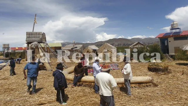 En los Uros viven del turismo, paralizado hoy en día por el coroanvirus.