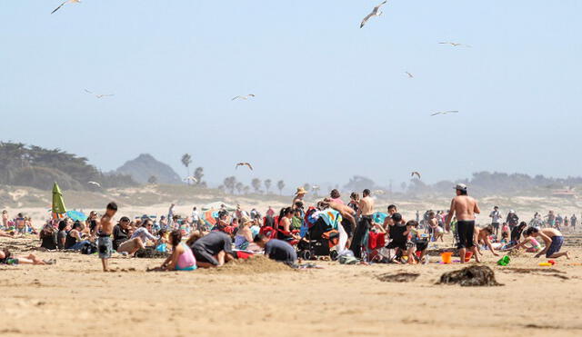 En la playa de Pismo también reportaron que no se respetó el distanciamiento social. Foto: The Mercury News
