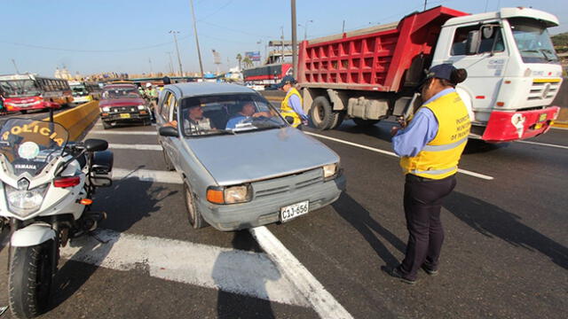Cerca de cien vehículos informales fueron trasladados al depósito municipal