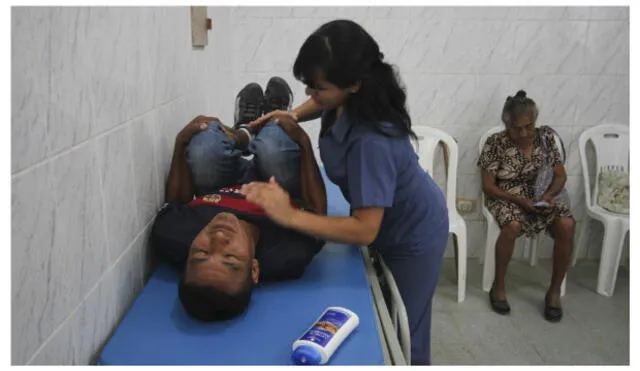 Médicos de EsSalud atienden a más de 11 mil afectados por el 'Niño Costero' en Piura