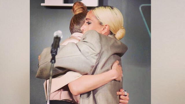 Jennifer Lopez y el fuerte abrazo a Lady Gaga que conmueve a fans [FOTO]