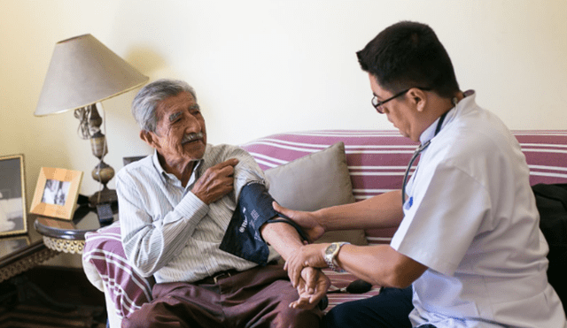 EsSalud: Asegurados mayores de 70 años recibirán atención domiciliaria