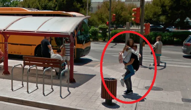 Google Maps: cámaras captan momento íntimo de pareja cuando estaban en un paradero de buses [FOTOS]