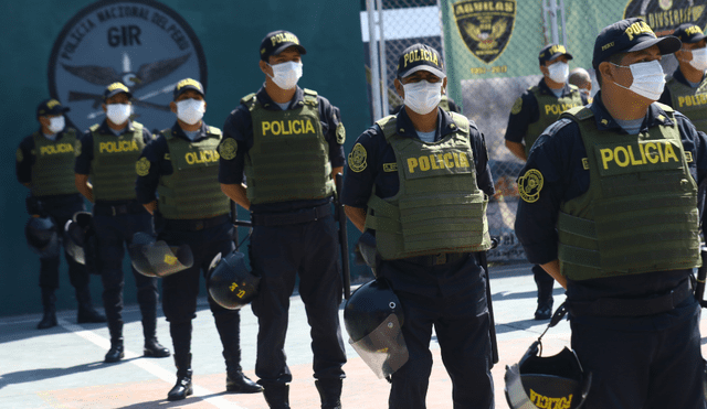 Arequipa: Investigan a 4 policías que teniendo COVID-19 salieron de sus casas 