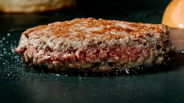Denuncian a Burger King por una estafa en la preparación de sus hamburguesas veganas 