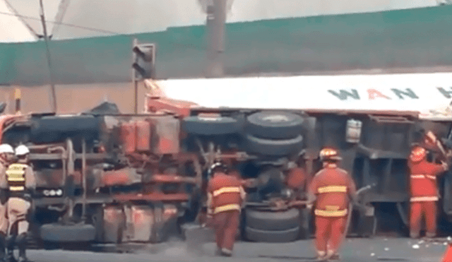 Twitter: reportan choque entre tren y camión en Callao [VIDEO]