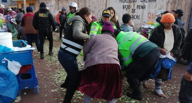 Incautan 1800 kilos de hoja de coca durante accidentado operativo en Puno.