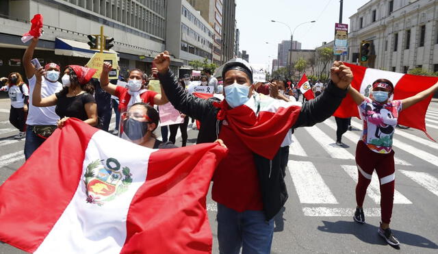 Perú celebra renuncia de Manuel Merino de Lama a la presidencia del Perú. Foto: Felix Contreras / La República