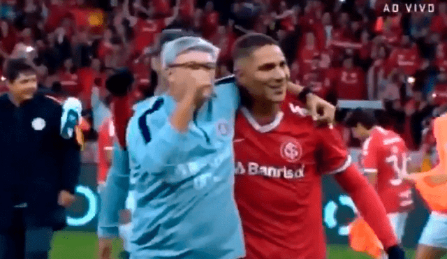 Emotiva celebración de Paolo Guerrero y Odair Hellmann, DT de Inter de Porto Alegre.