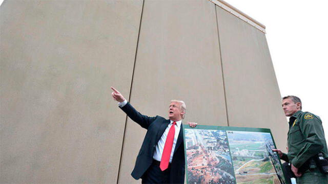 El mandatario Donald Trump ha visitado varias veces su famoso muro. Foto: AFP