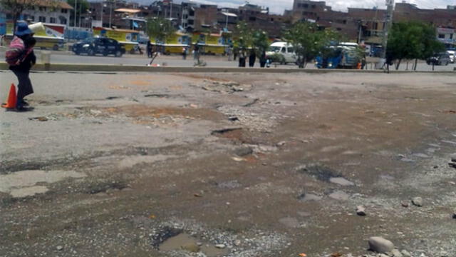 Huancayo: carreteras en mal estado perjudican el tránsito 