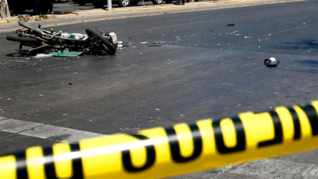 La motocicleta chocó cuando el padre llevaba a su hijo al hospital. Foto referencial / Agencia Uno.