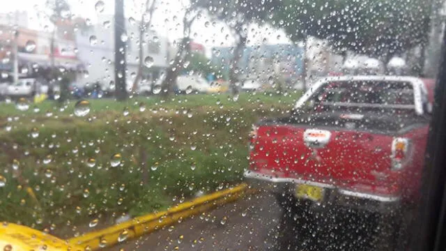 Durante la tarde lluvia sorprende a arequipeños [VIDEO]