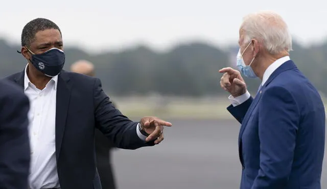 Joe Biden junto con su asesor
